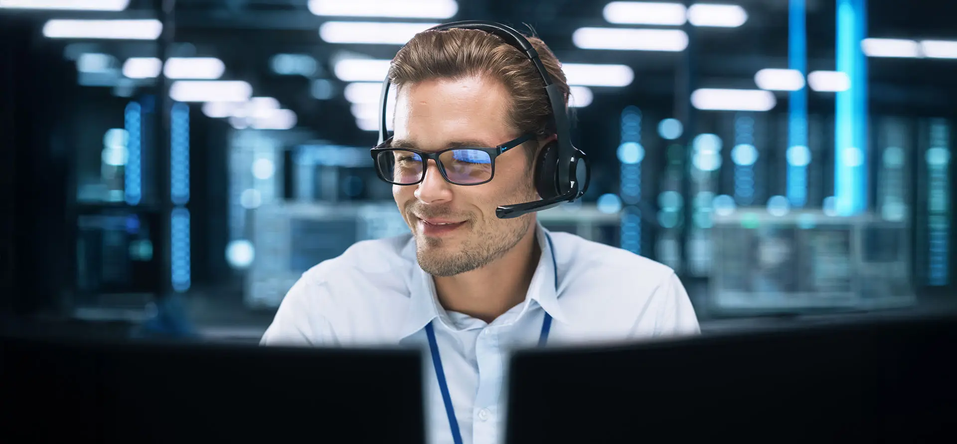 Technical support outsourcing agent troubleshooting customer issues
