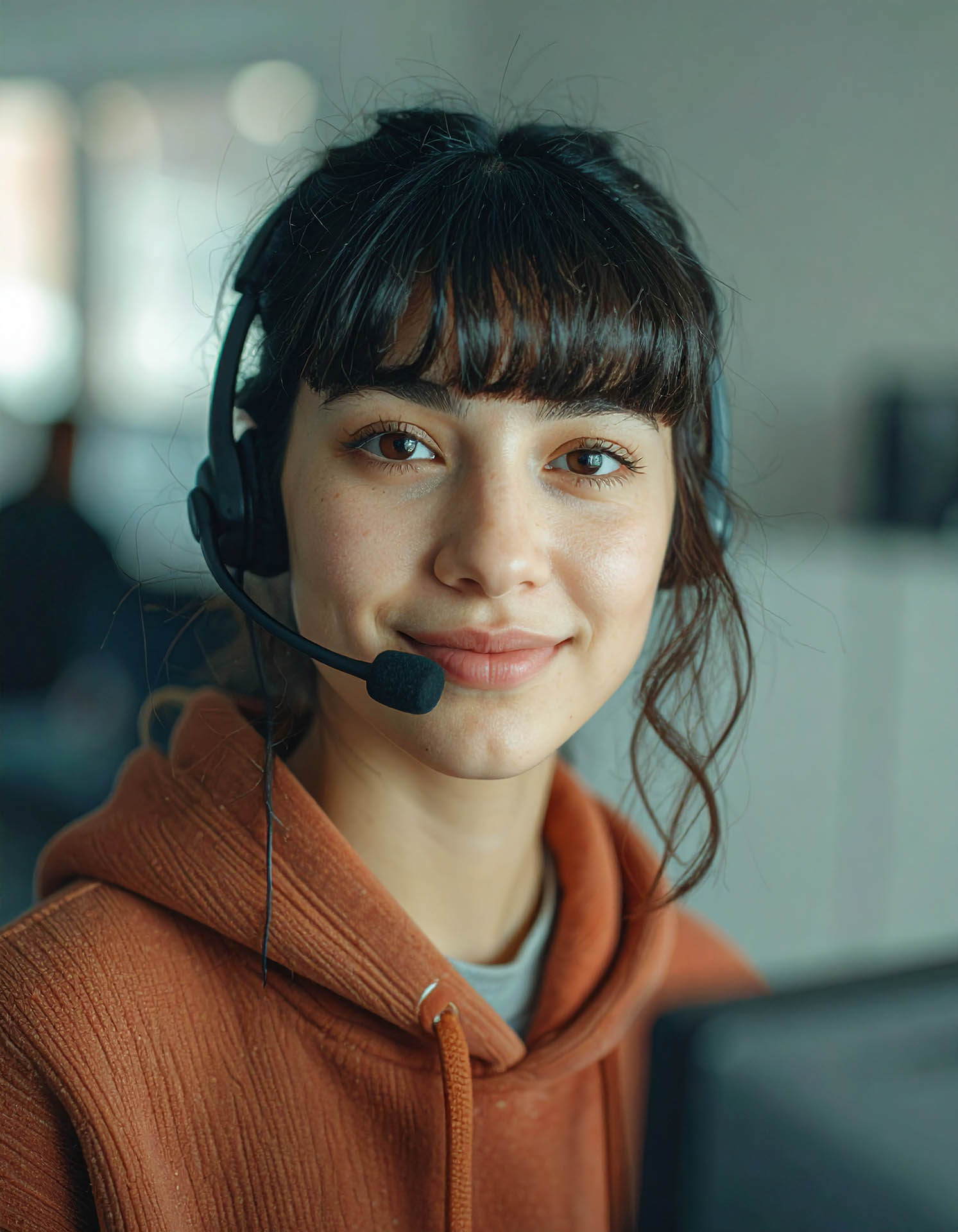 Real Estate Call Center Services That Turn Inquiries Into Appointments 4 Bilingual appointment setting agent coordinating real estate prospect follow-up