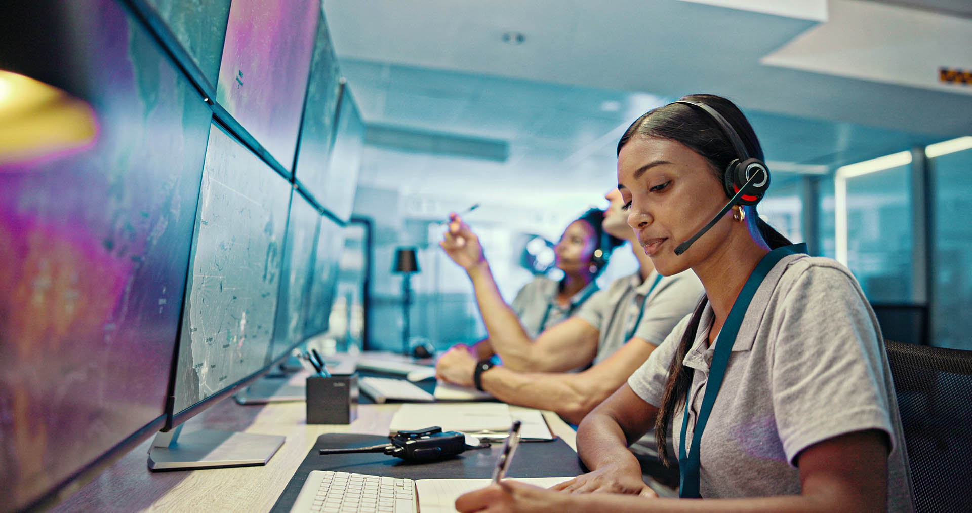CallZent technical support BPO specialists assisting customers